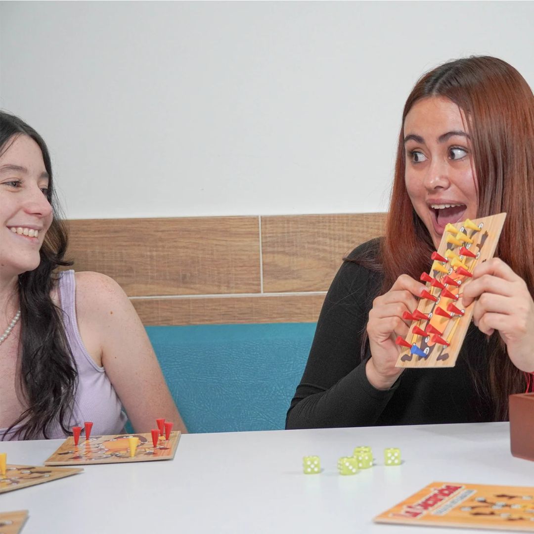 La Cucaracha Magnetica Colombian Board Game