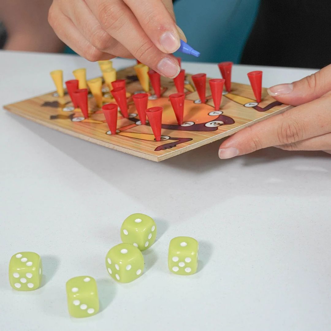 La Cucaracha Magnetica Colombian Board Game